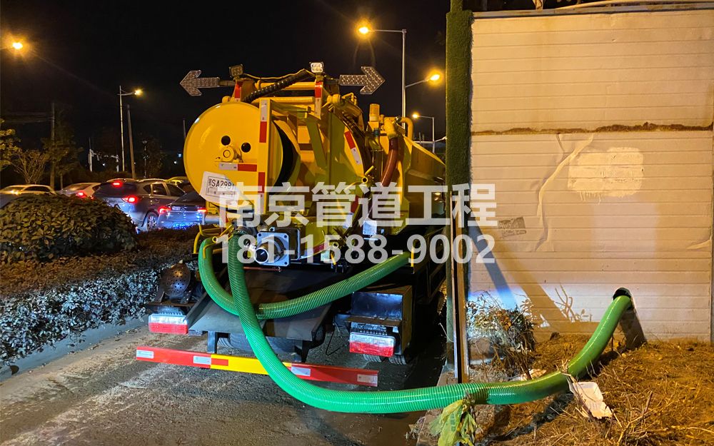 266银矿地质临时工地抽粪