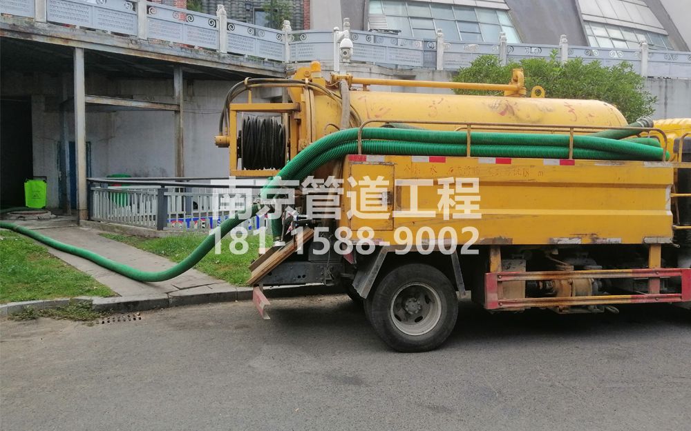 277银矿地质商场隔油池吸污