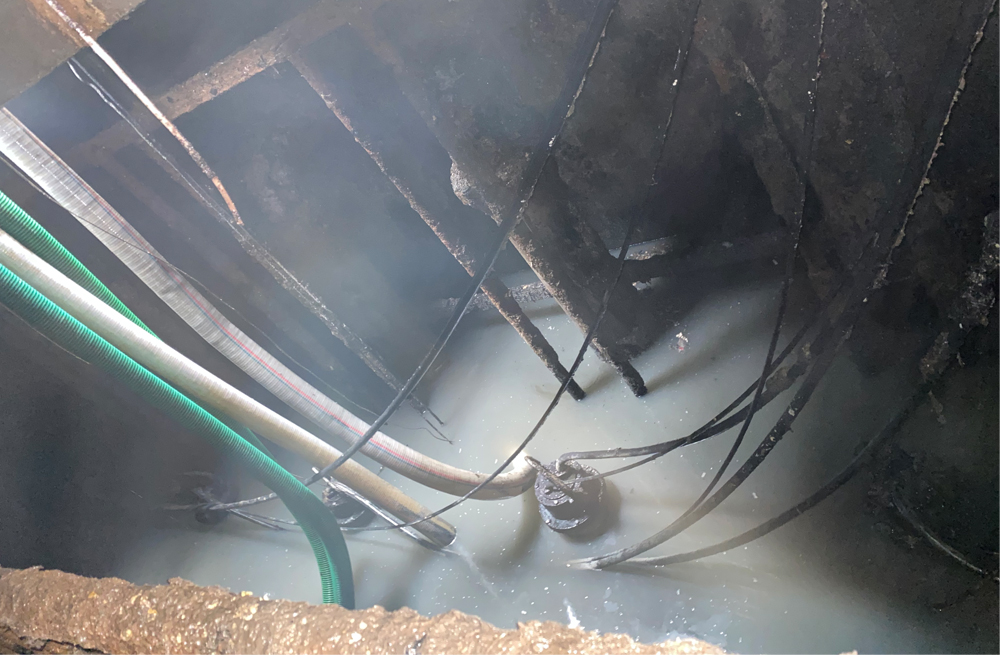 272银矿地质商城污水池清运