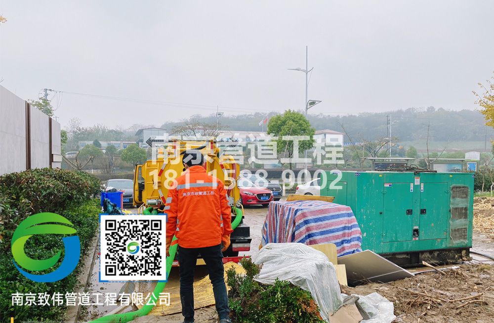 303银矿地质售楼部抽粪